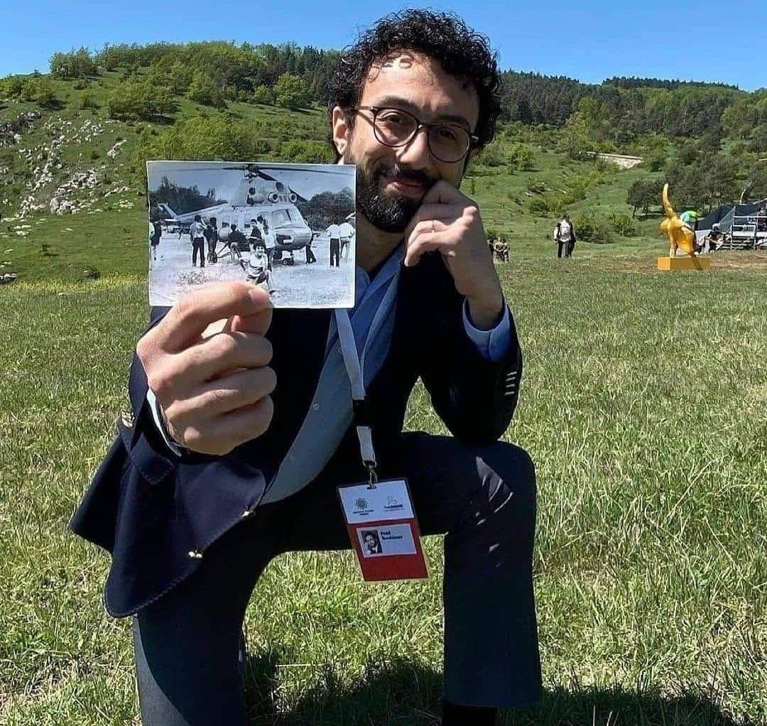 29 il əvvəl Şuşadan çıxan gənc bu gün eyni məkanda şəkil çəkdirdi - FOTO 