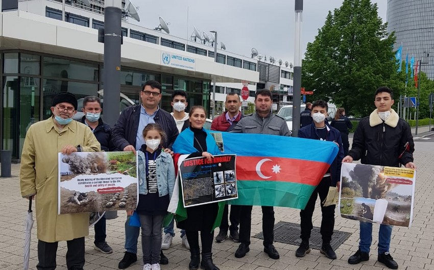 Azərbaycanlılar BMT-nin qərargahı önündə etiraz aksiyası keçiriblər