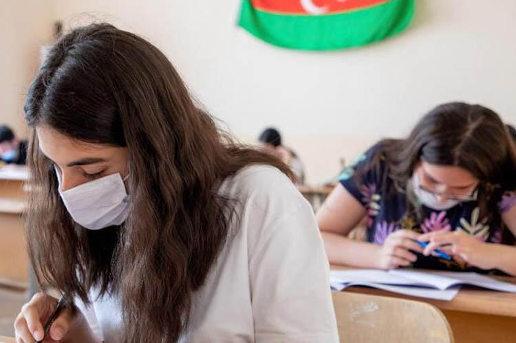 Bu gün 18 minə yaxın şagird imtahan verir