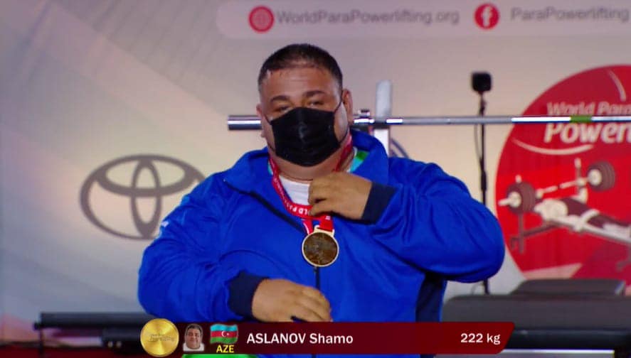 Ağır atletlərimiz Dünya kubokunda 2 qızıl medal qazandılar
