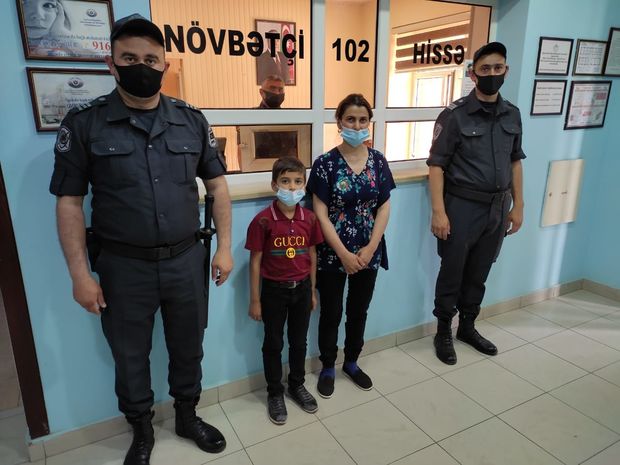 Polis vətəndaşın itirdiyi pul kisəsini tapdı - FOTO