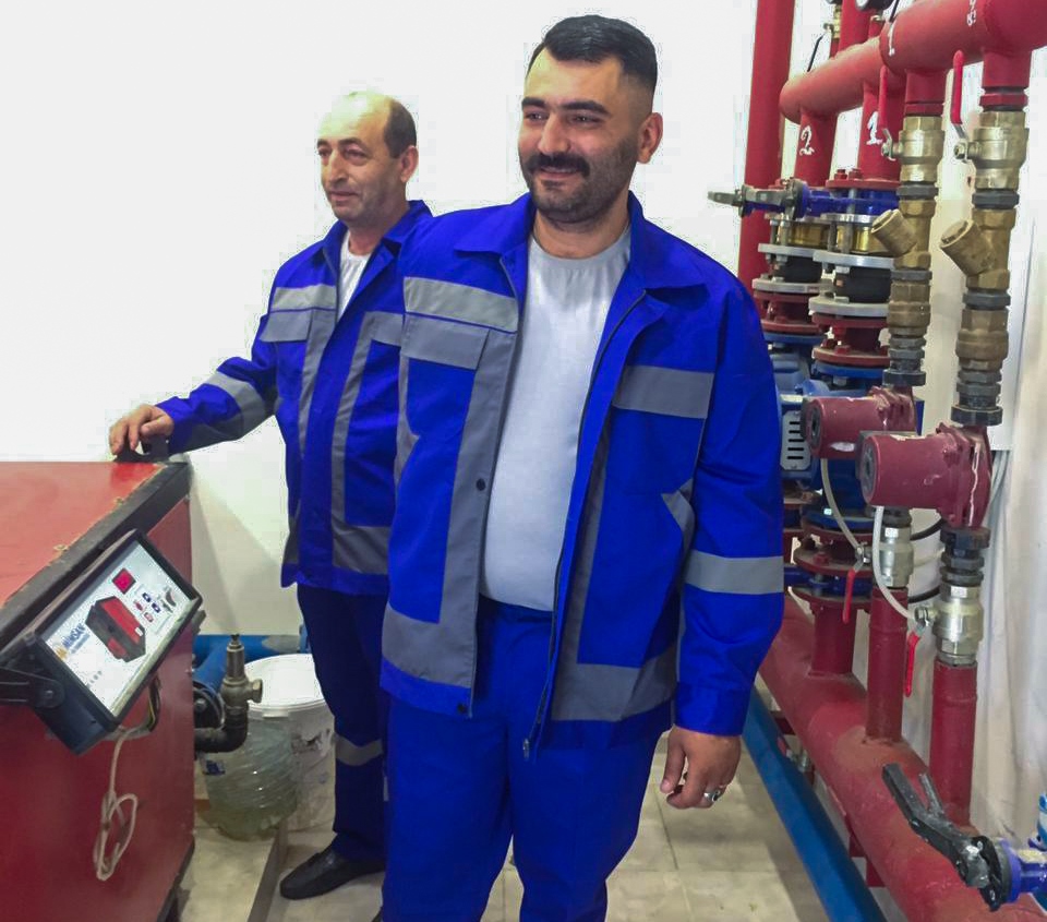 Nazirlik bir qolunu itirən qazini işlə təmin etdi - FOTO