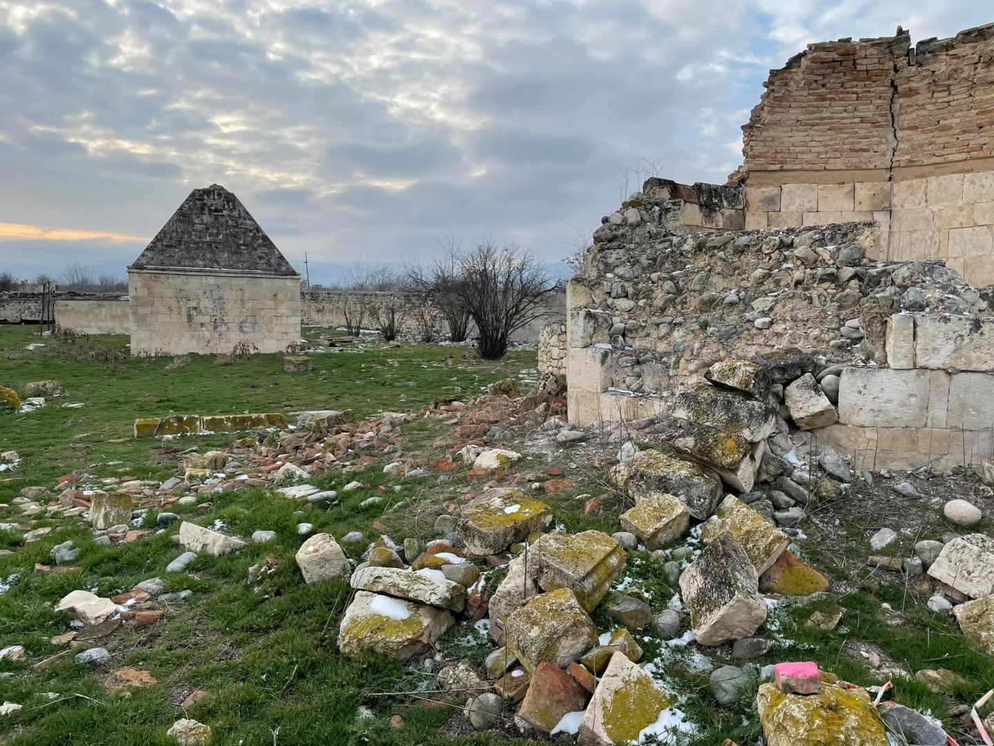 Azad edilmiş rayonlarda tamamilə dağıdılmış yaşayış məntəqələrinin sayı AÇIQLANDI
