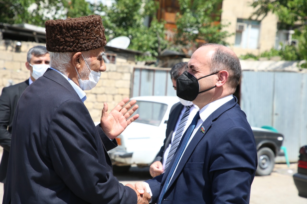 Deputat sakinləri narahat edən məsələləri dinlədi