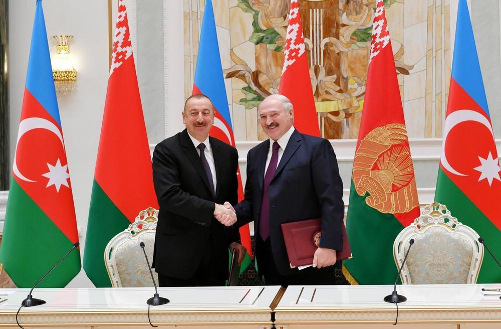 Lukaşenko İlham Əliyevə məktub YAZDI