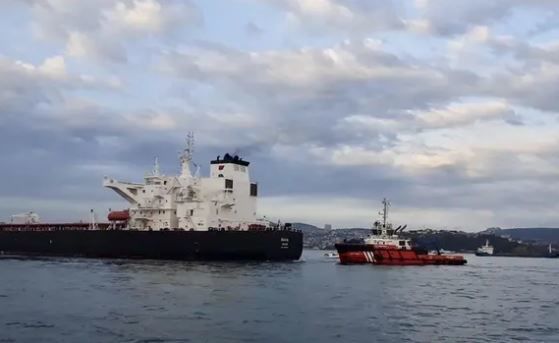 İdarəetmədən çıxan nəhəng tanker Bosfor boğazını bağladı