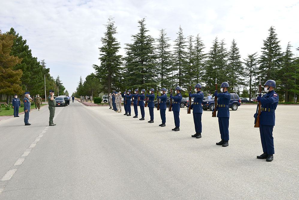 Azərbaycan HHQ komandanı Türkiyəyə getdi - FOTO