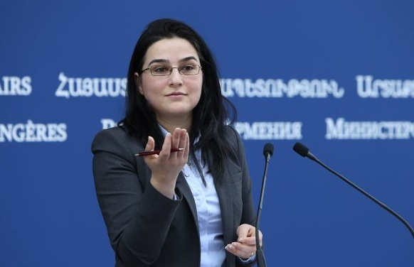 Anna Naqdalyan da istefa ərizəsini YAZDI
