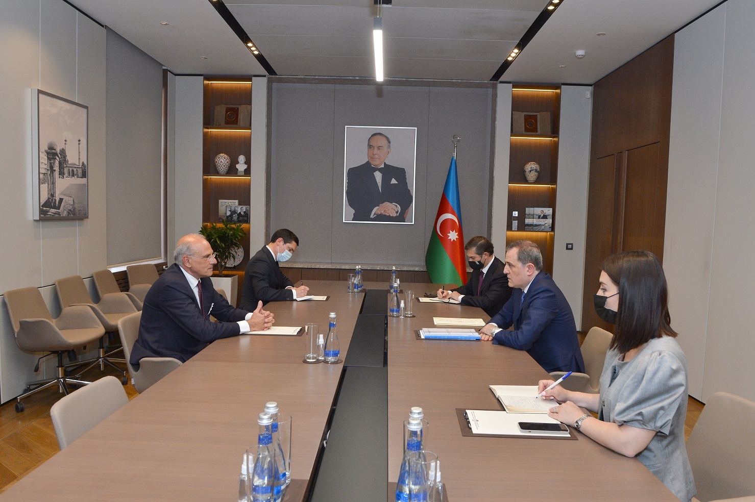 Ceyhun Bayramov yeni səfiri qəbul etdi