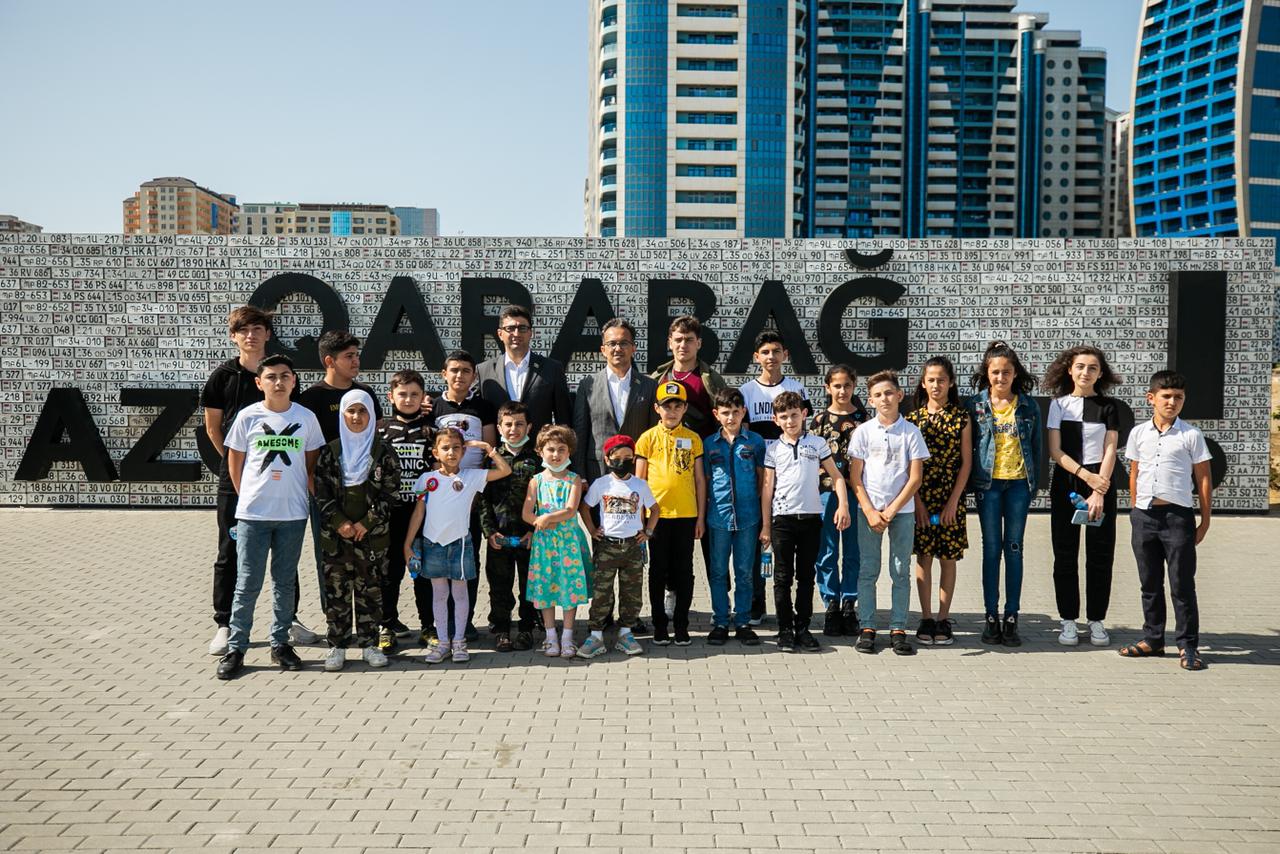 Deputatlar şəhid və qazi övladlarını gəzintiyə çıxardılar - FOTOLAR