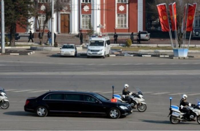 Qırğızıstan prezidentinin korteji qəzaya düşdü