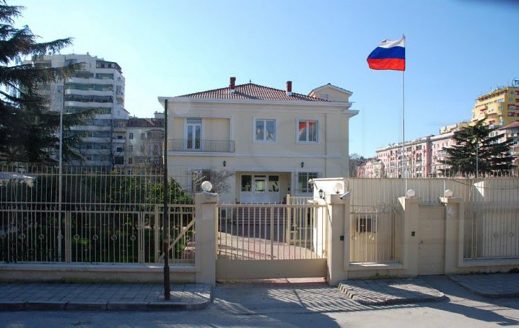Rusiya səfirliyi şəhid jurnalistlərin ailəsinə başsağlığı verdi