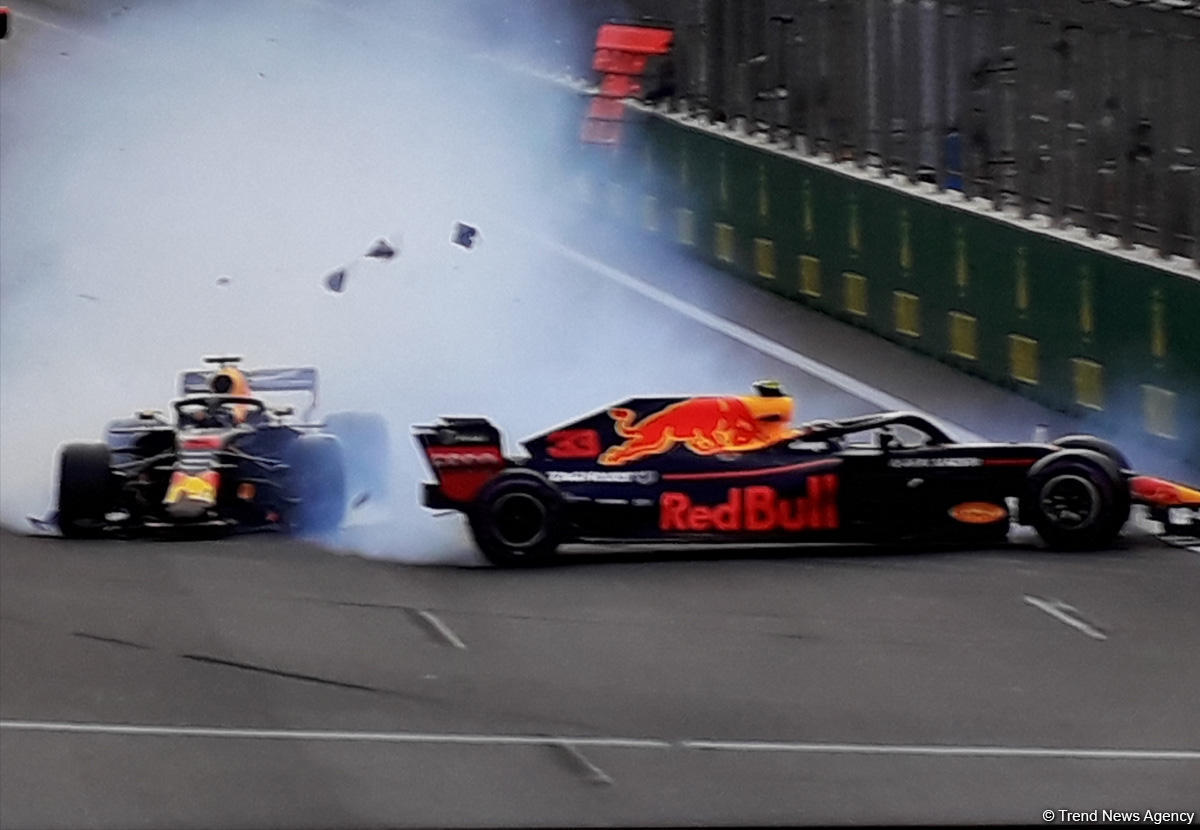 “Formula 1” piloti Bakıda qəzaya düşdü