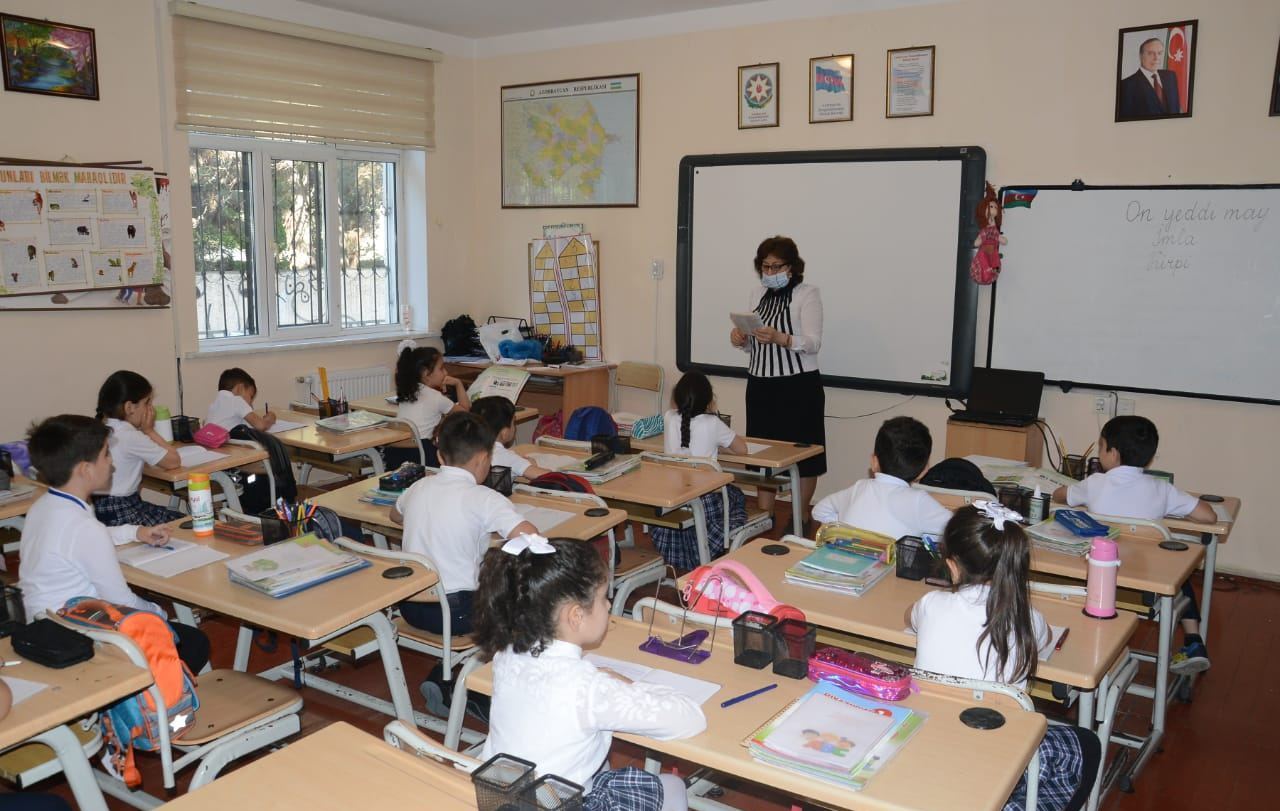 Bakıda orta məktəblərdə yeni təmayül sinifləri təşkil edildi