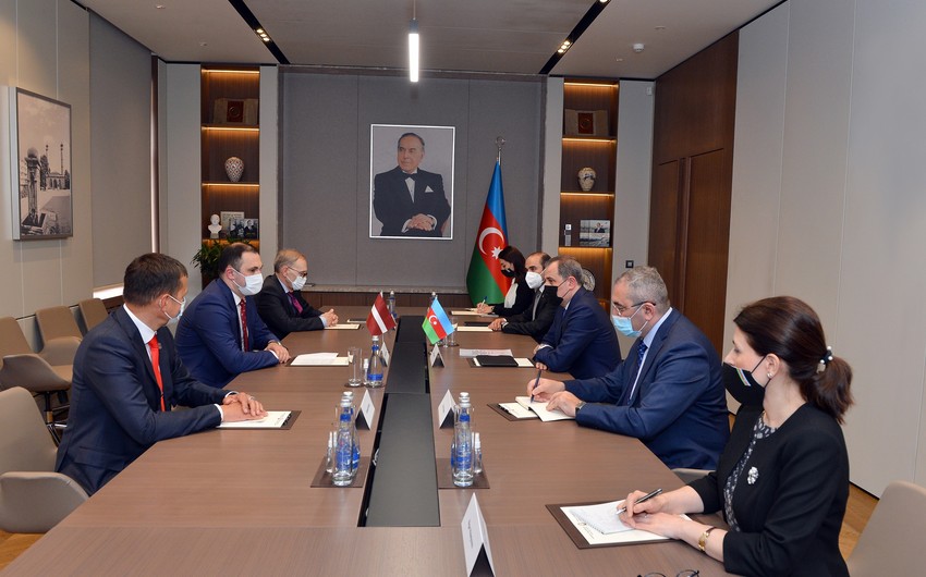Ceyhun Bayramov latviyalı deputatlara sərhəddəki vəziyyətdən DANIŞDI