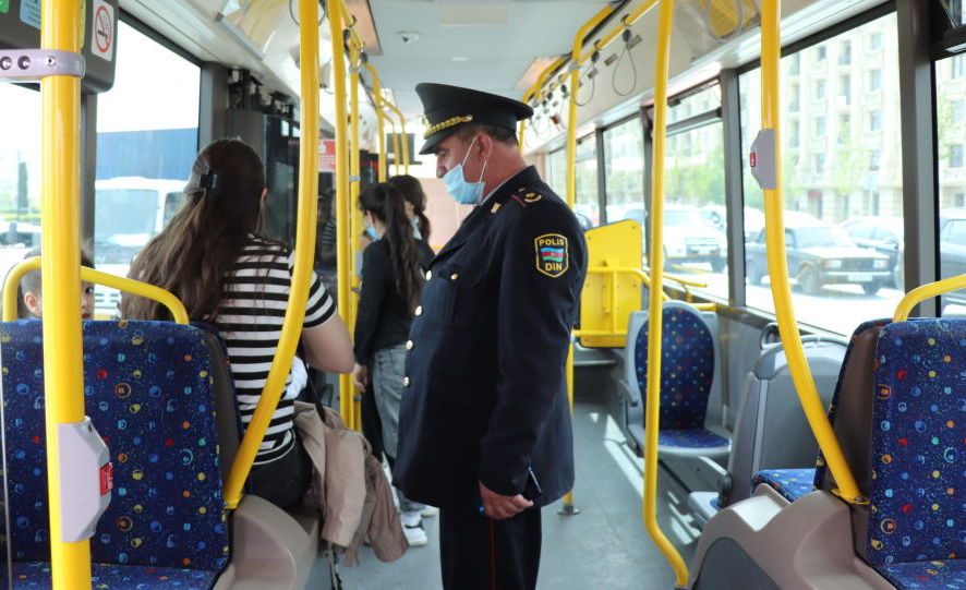 Yol polisindən maska taxmayan sərnişinlərə XƏBƏRDARLIQ