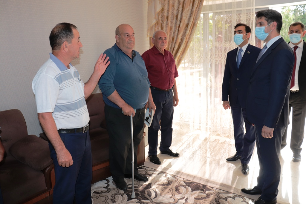 İcra başçısı və Deputat qazilərlə görüşdü