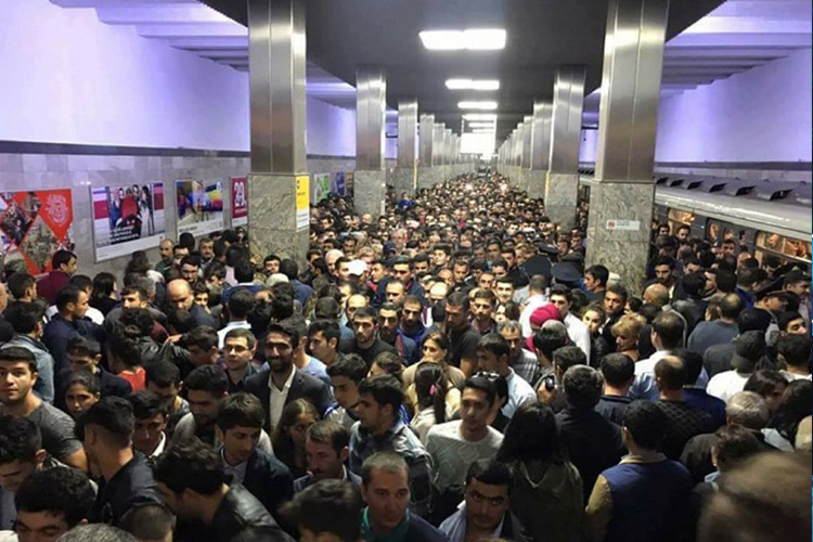 Bakı metrosunda problem yarandı 