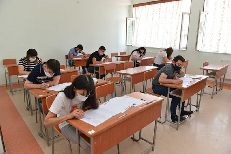 Bu gün 22  mindən çox şagirdin imtahanı var