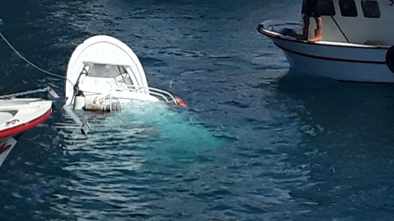 İstanbulda gəmi qayıqla toqquşdu