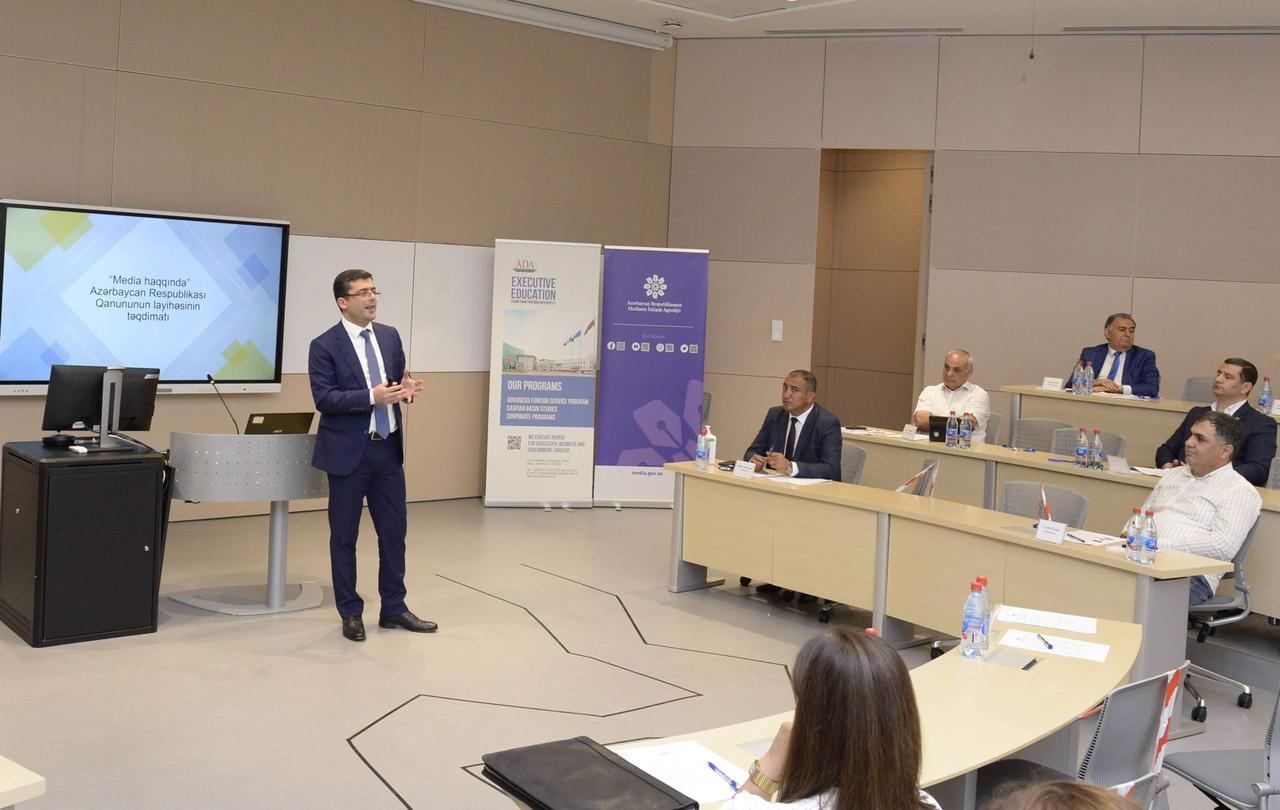 “Mediada islahatlara doğru” mövzusunda silsilə seminarlar davam edir