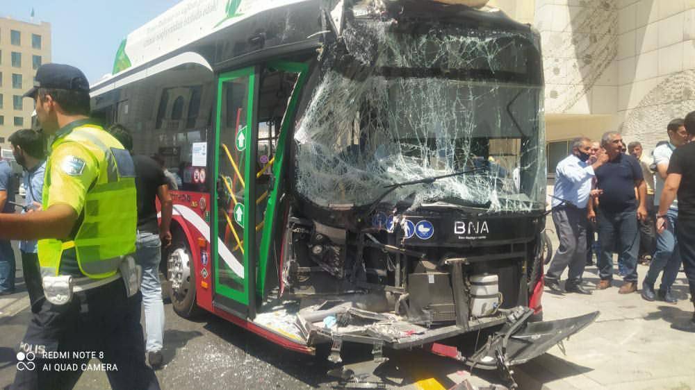 “BakuBus”ın avtobusları toqquşdu - Yaralananlar var - YENİLƏNİB