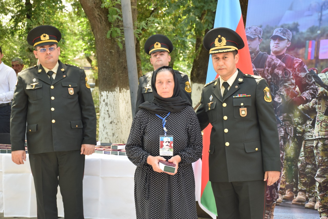 Ən ali mükafat Ali Baş Komandana düşür - Şəhid atası