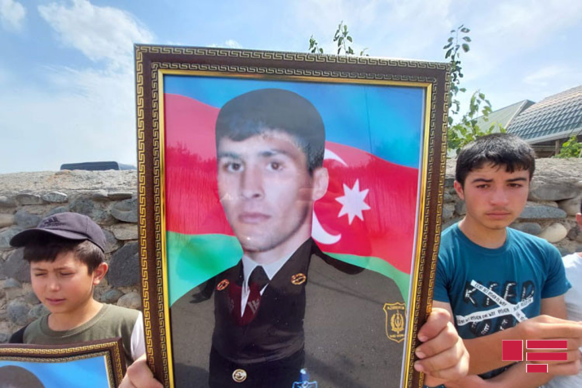 Goranboy şəhidi ilə vidalaşır