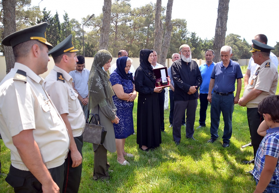 “Qarabağ” ordeni şəhidin ad günündə ailəsinə təqdim edildi - FOTOLAR