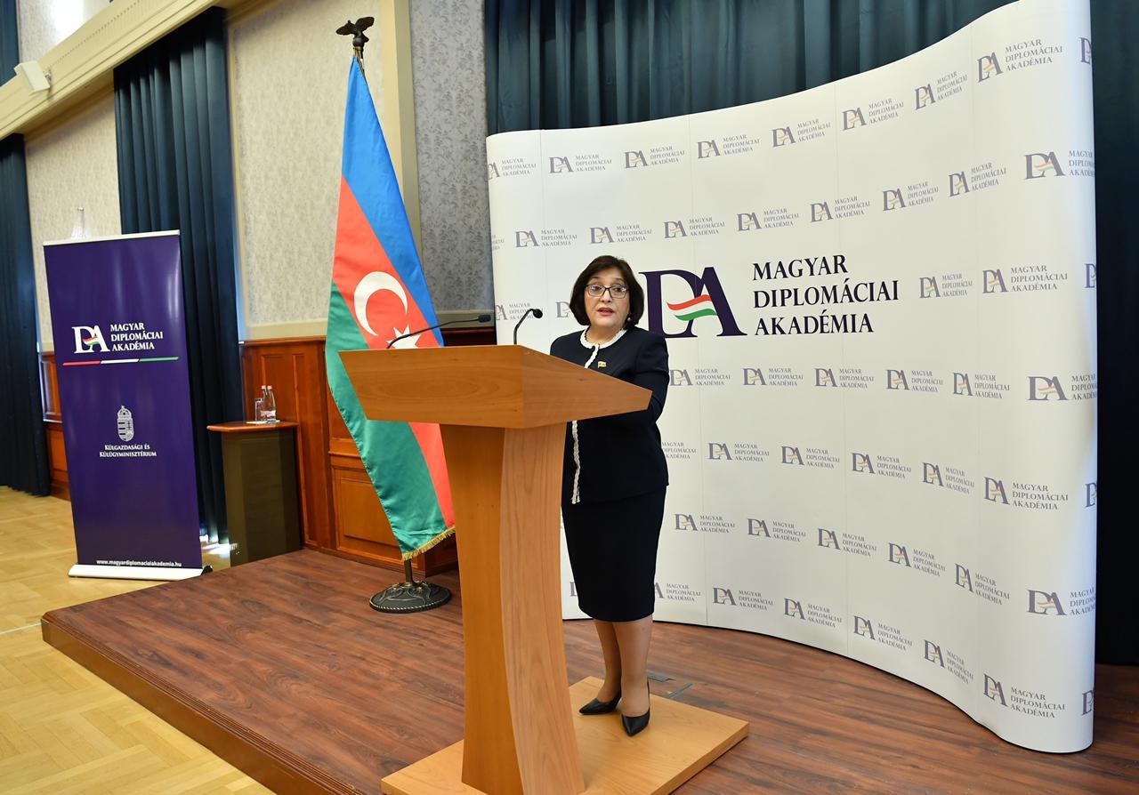 Sahibə Qafarova Macarıstan Diplomatik Akademiyasında çıxış etdi