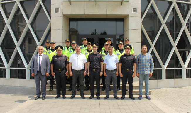 Xidmətdə fərqlənən yol polislərinə 