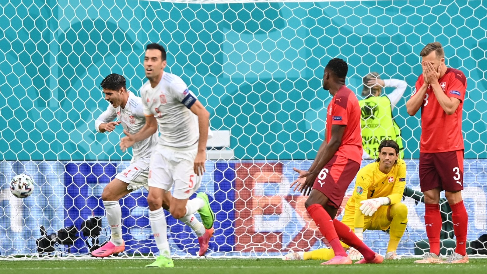 İspaniya yarımfinalda!