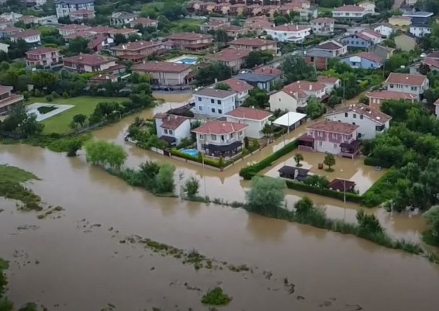 İstanbulu su basdı - VİDEO