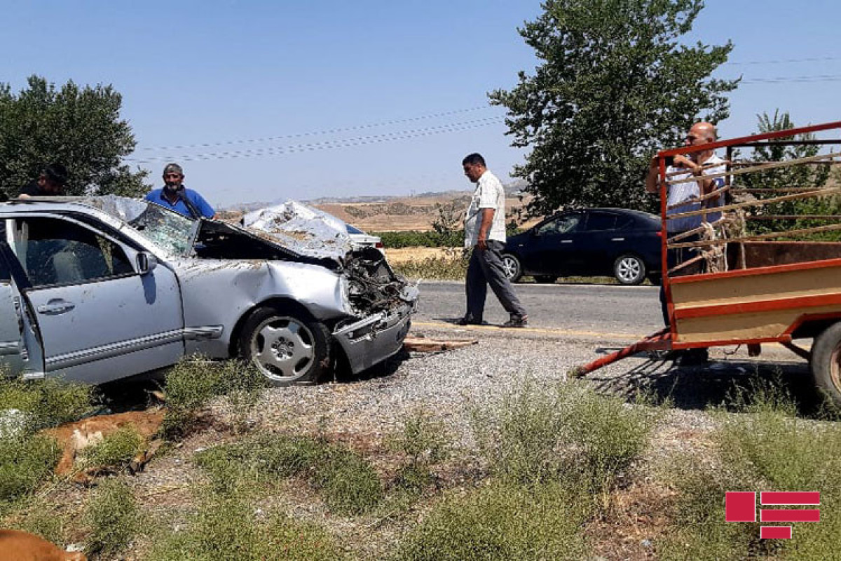 Göyçayda 2 minik avtomobili toqquşdu: xəsarət alanlar var