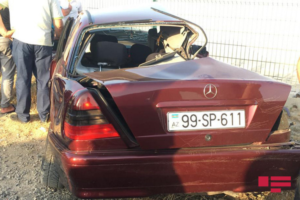 Şirkət rəhbərinin arvadı “Mercedes Galandewagen”lə qəzaya düşdü - FOTO
