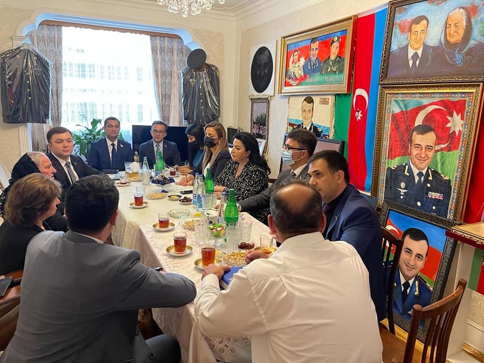Deputatlar Polad Həşimovun ailəsini ziyarət etdi - FOTO