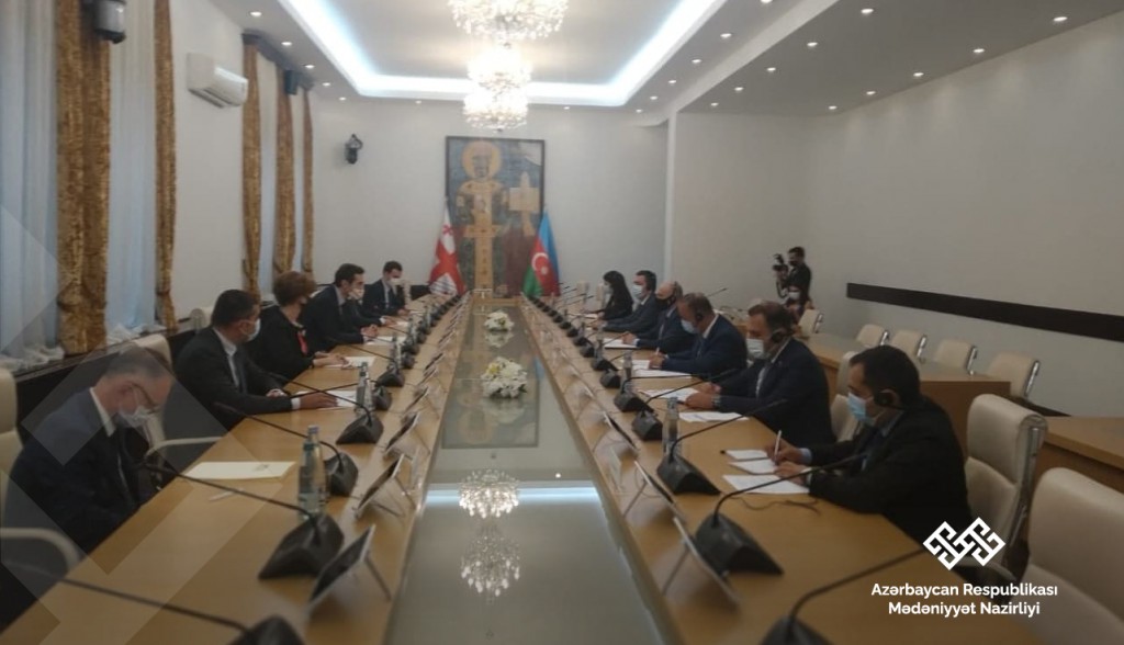 Nazir Gürcüstan parlamentinin sədri ilə görüşdü