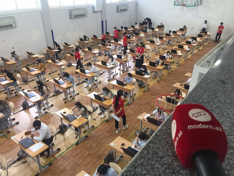Bu gün 3 min namizəd müəllim olmaq üçün imtahan verir - FOTOLAR