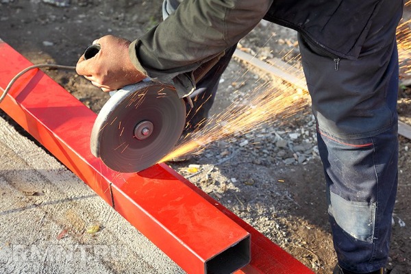 Sabirabad sakini laqonda ilə barmağını kəsdi