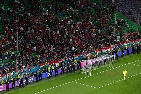 UEFA-dan Macarıstana sərt cəza