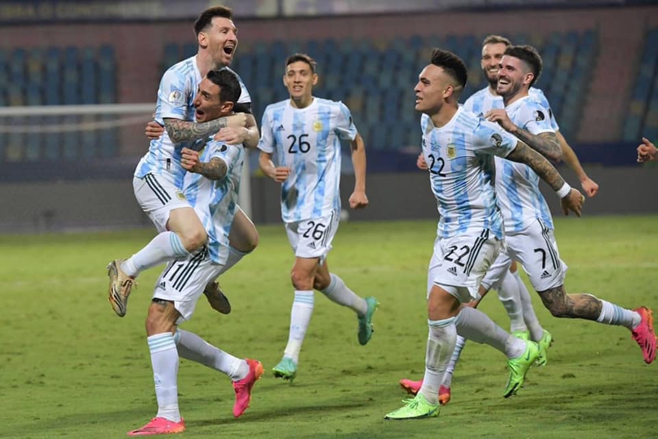 Argentina Braziliyanı məğlub etdi - Messi millidə ilk titulunu qazandı