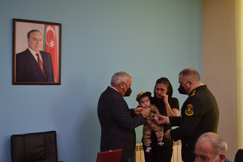 Füzulidə şəhid ailələrinə orden və medallar təqdim edilib