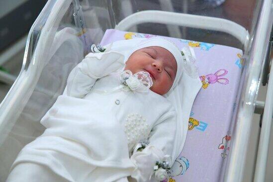 Ucarda idarənin həyətində beşikdə oğlan uşağı TAPILDI
