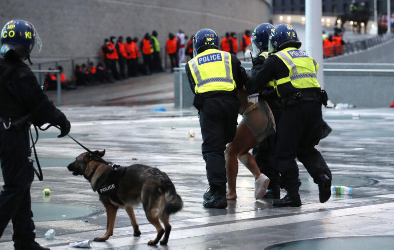 Polis İtaliya-İngiltərə matçına görə 86 nəfəri həbs etdi