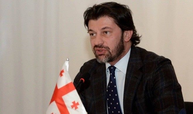 Tbilisinin meri Bakıya gəlir