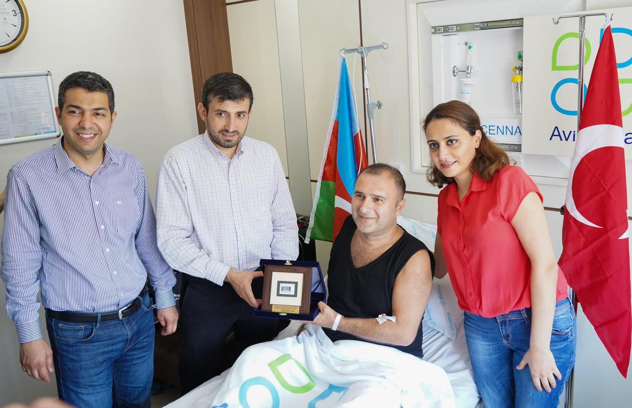Bayraktar Türkiyədə müalicə alan qazilərimizi ziyarət etdi - FOTOLAR