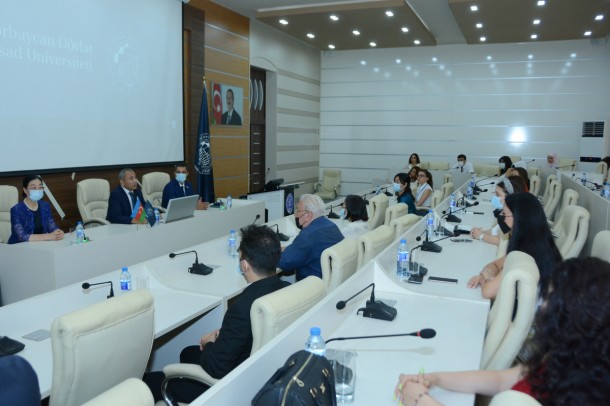 UNEC-də məzunlara sertifikatlar təqdim olundu - FOTOLAR