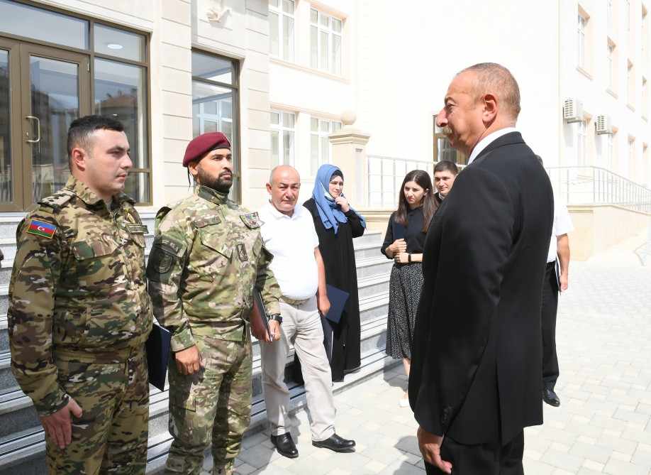 Ali Baş Komandan qazilərlə söhbət etdi - FOTOLAR