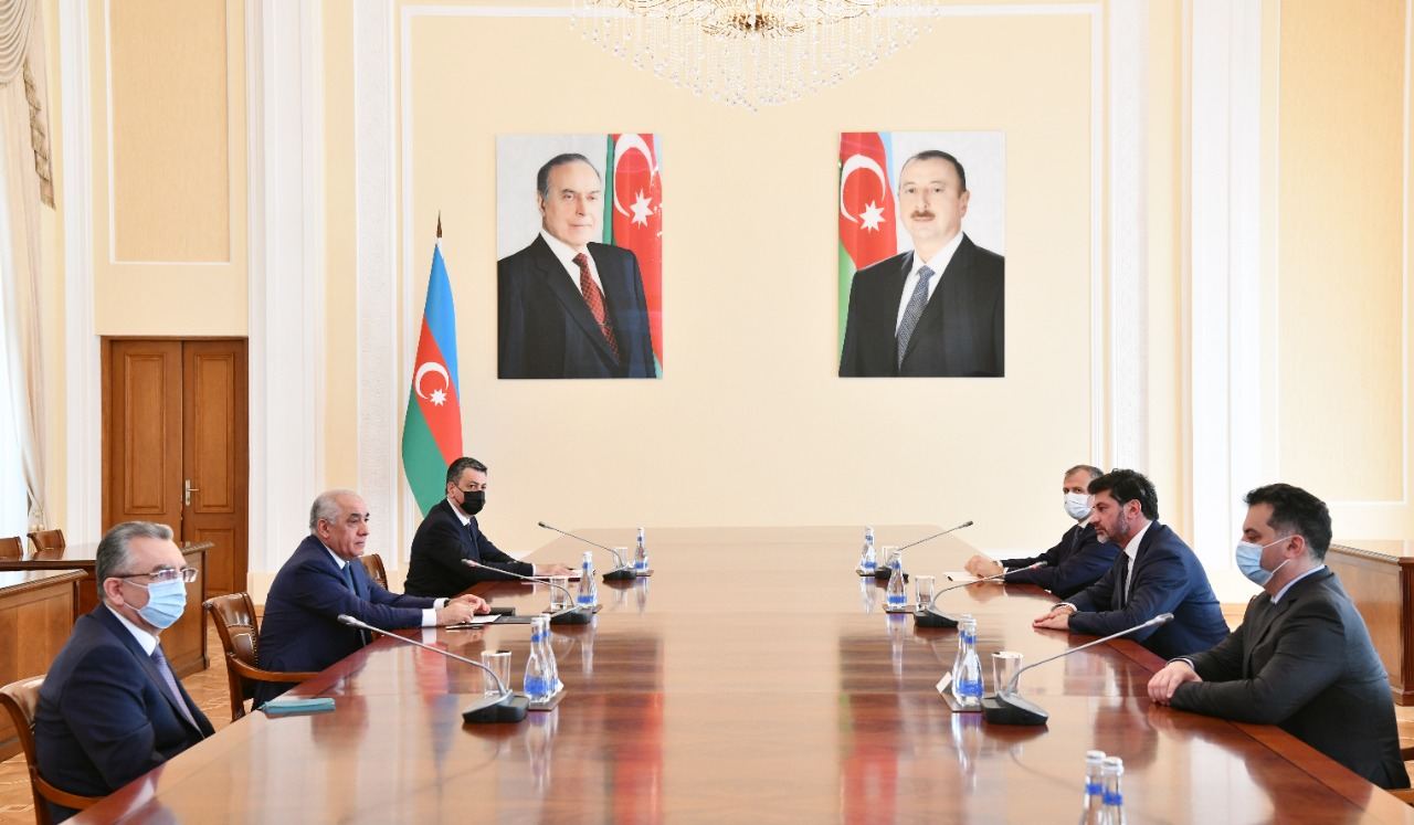 Əli Əsədov Tbilisinin meri ilə görüşüb