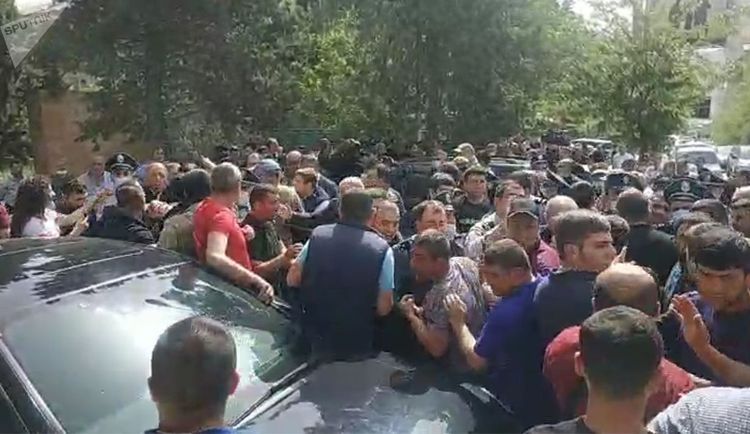 Zəngəzurda Paşinyanın yolunu bağlayanlar işdən çıxarıldı  